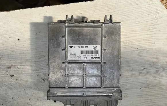 Volkswagen PASSAT B5 Engine control unit/module 028906021DT 0281001555 0281001556