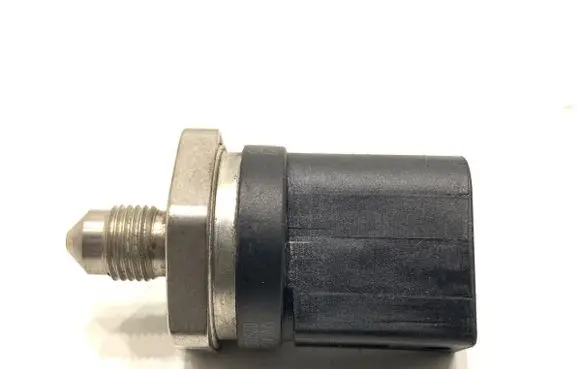 Audi A5 8T 8F Fuel pressure sensor 06H906051F