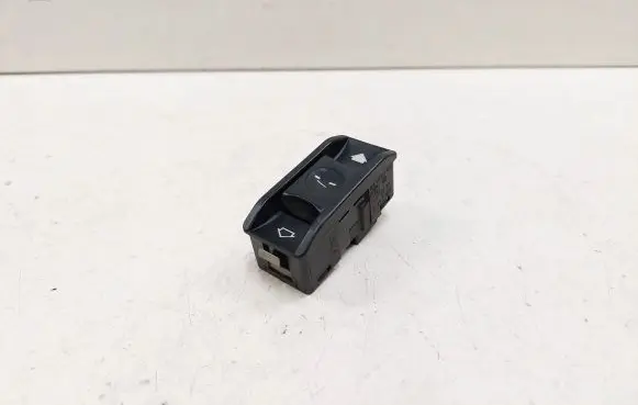 BMW 5 E39 Sunroof switch 8352182 61318352182 03015000