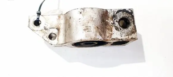 Volkswagen PASSAT B6 Front wishbone bush 