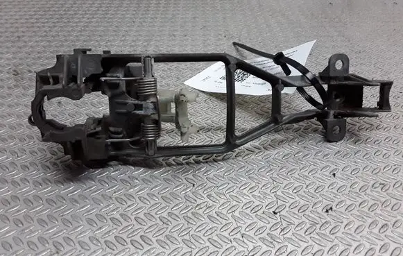 Volkswagen Touareg I Front door exterior handle/bracket 7L0837886C
