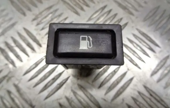 Toyota Avensis T250 Fuel tank opening switch 156795