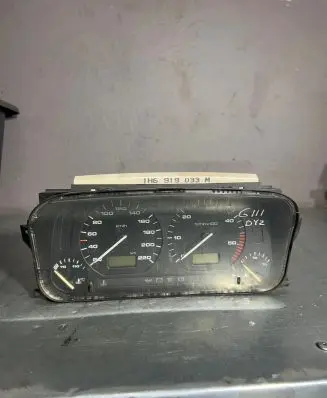 Volkswagen Golf III Speedometer (instrument cluster) 87001262
