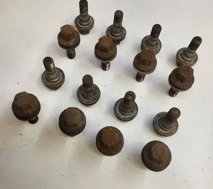 Peugeot 208 I Nuts/bolts