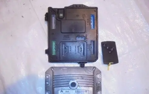 Renault Megane III Engine ECU kit and lock set 237100293R