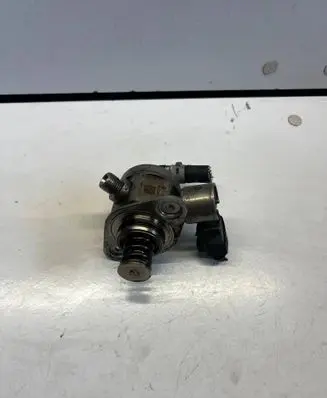 Audi A4 S4 B9 Fuel injection high pressure pump 04E127025D