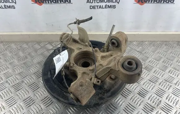 Rear wheel hub spindle/knuckle