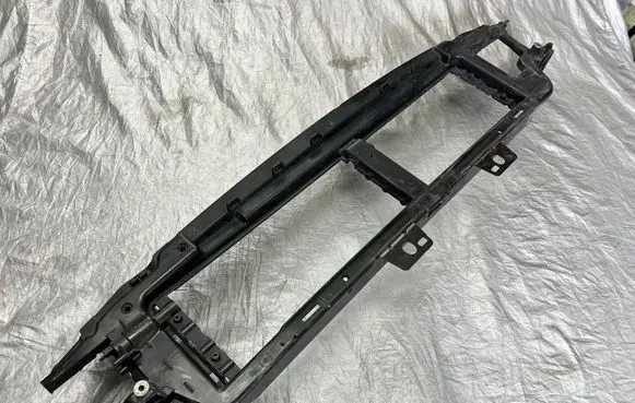 Volvo S60 Intercooler air guide/duct channel 32345500
