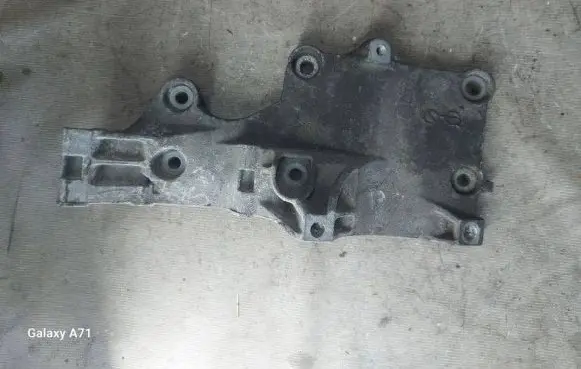 Volkswagen Touran I Generator/alternator bracket 03G903143A