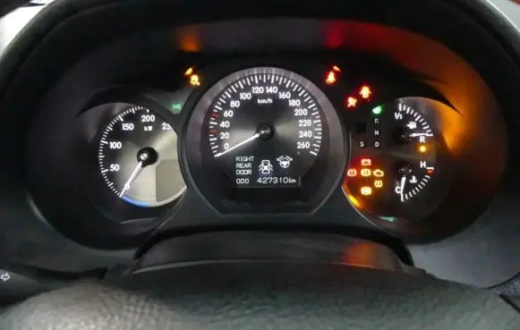 Speedometer (instrument cluster)
