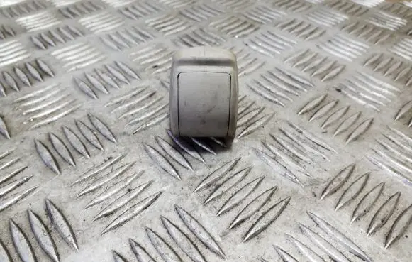 Sun visor clip/hook/bracket