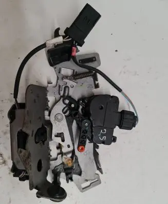 Chrysler Voyager Rear door lock 25000282
