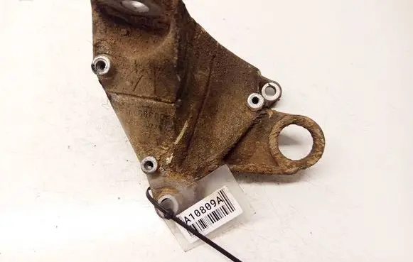 Volkswagen PASSAT B5.5 Engine mounting bracket 8D0399114