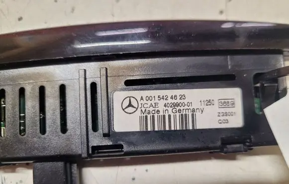 Mercedes-Benz E W212 Parking PDC sensor display screen A0015424623