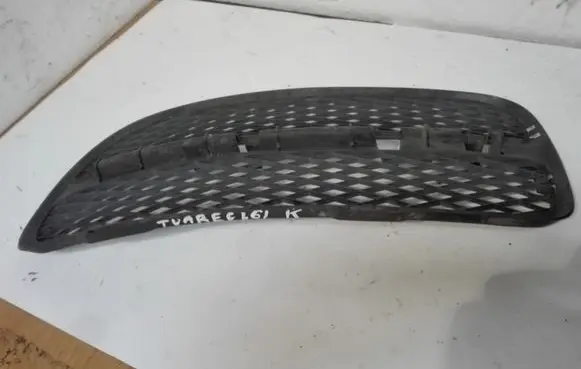 Volkswagen Touareg I Front bumper lower grill
