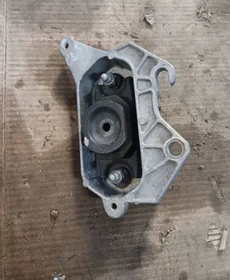Renault Clio V Engine mount bracket 112536909R
