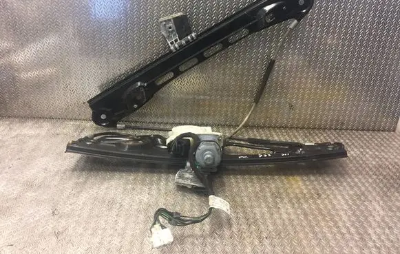 Mercedes-Benz E W211 Front door electric window regulator A2117200146 2117200146