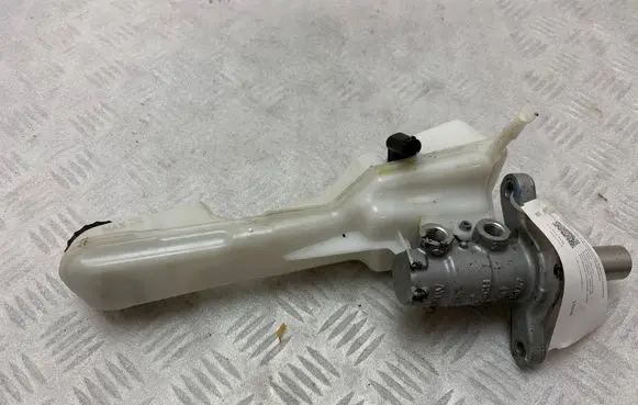 Brake fluid reservoir