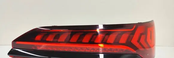 Audi Q7 4M Rear/tail lights 4M0945076A