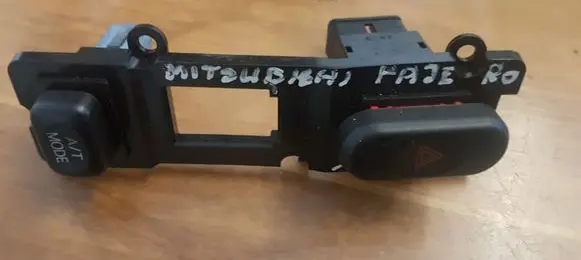 Mitsubishi Pajero Sport I Hazard light switch MR117578