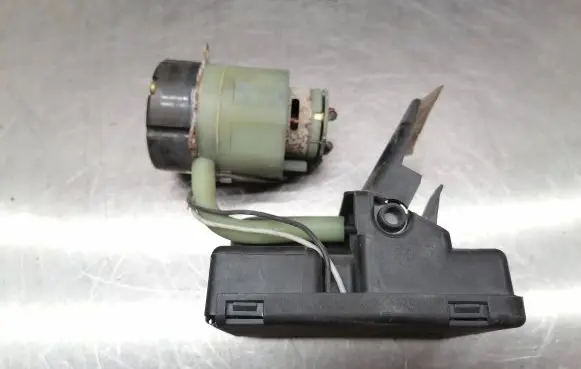 Mercedes-Benz A W168 Central locking vacuum pump 1688000348