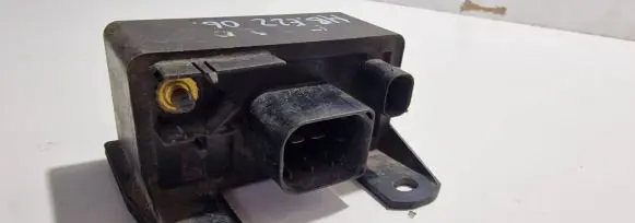 Mercedes-Benz E W211 Glow plug pre-heat relay 0255452832
