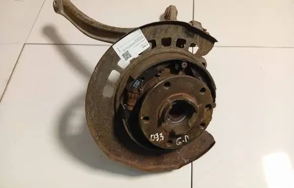 Volkswagen Touareg I Rear wheel hub 