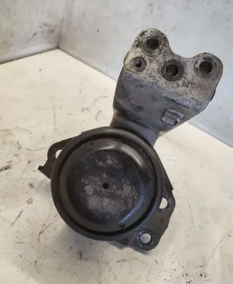 Volvo S40, V40 Engine mount bracket 30611472
