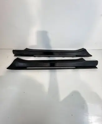 Front sill trim cover