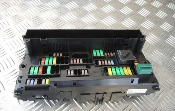 BMW X4 F26 Fuse box set Bezpiecznik4