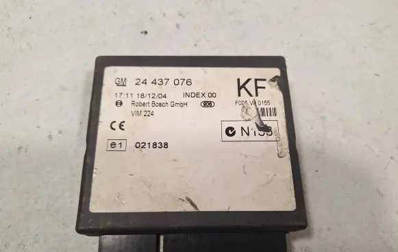 Opel Zafira A Door central lock control unit/module 24437076