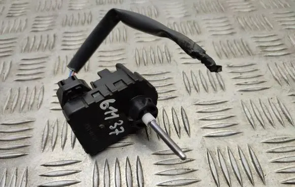 Toyota RAV 4 (XA40) Headlight level adjustment motor 