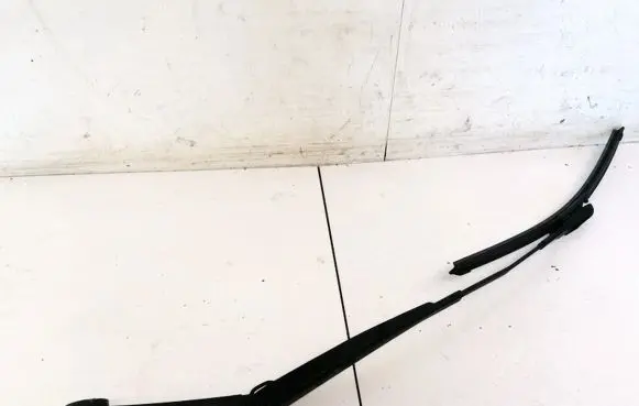 Hyundai ix 55 Front wiper blade arm F06S51F043