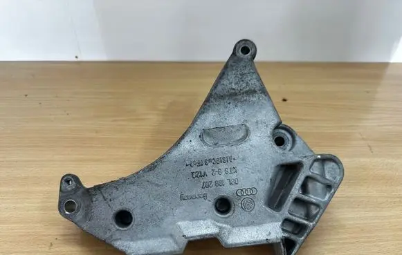 Volkswagen PASSAT B7 Engine mounting bracket 03L199207