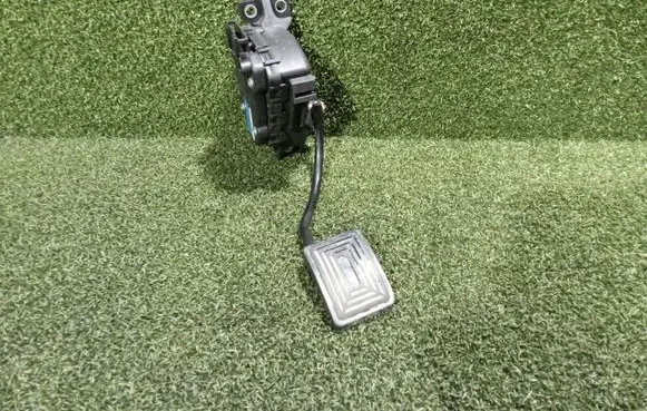 Renault Master III Accelerator throttle pedal 8200724063