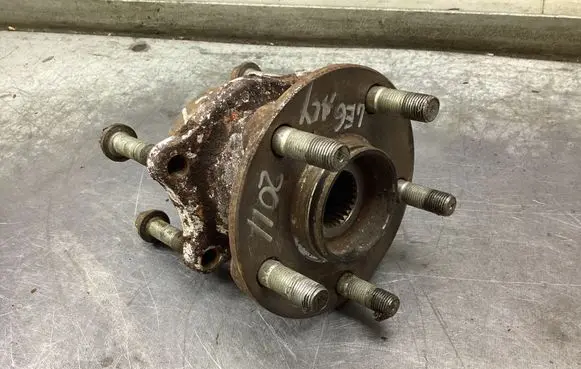 Rear wheel hub