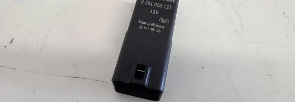Jaguar XE Glow plug pre-heat relay 0281003123