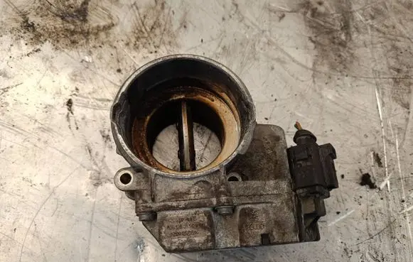 Volkswagen Golf V Throttle valve 03G128063C A2C53099815