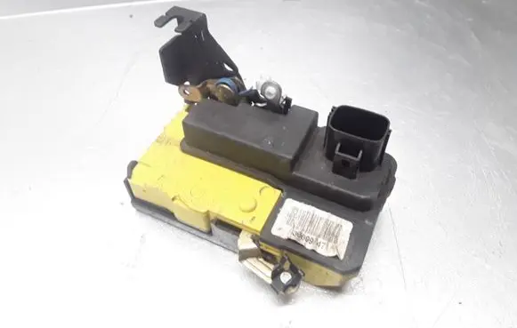 Volvo XC70 Front door lock 30699747