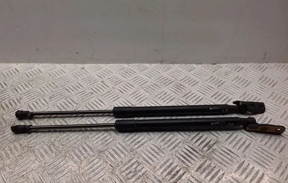 Toyota Auris 150 Tailgate/trunk strut/damper 6896002081 6895002091 6896002080