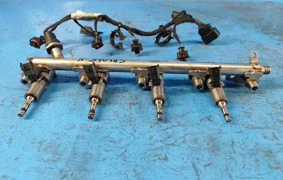 Ford Mustang VI Fuel injector EJ7Z9F593C