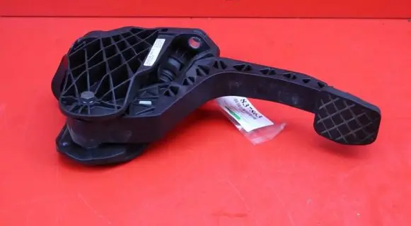 Volkswagen Golf V Accelerator throttle pedal 1K0721796