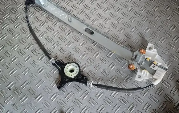 Mazda CX-5 Front window lifting mechanism without motor