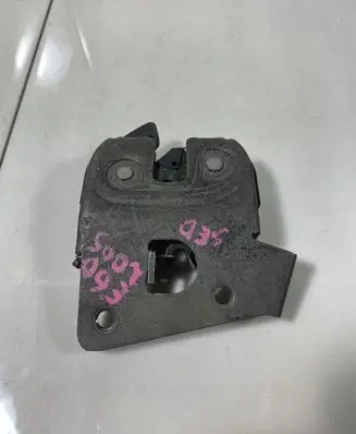 BMW 5 E60 E61 Seat back rest lock catch 52207112863