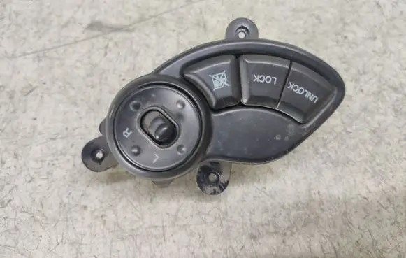 Hyundai Santa Fe Wing mirror switch