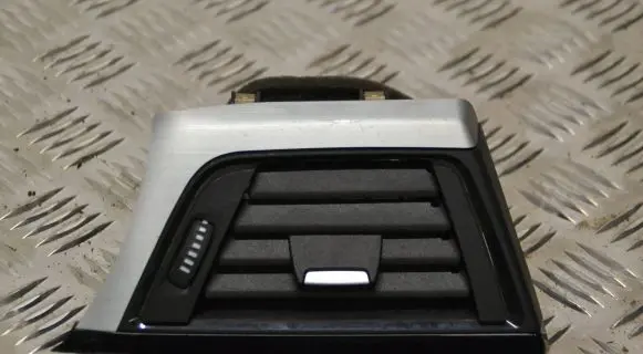 BMW 3 GT F34 Dash center air vent grill 9231995 508838