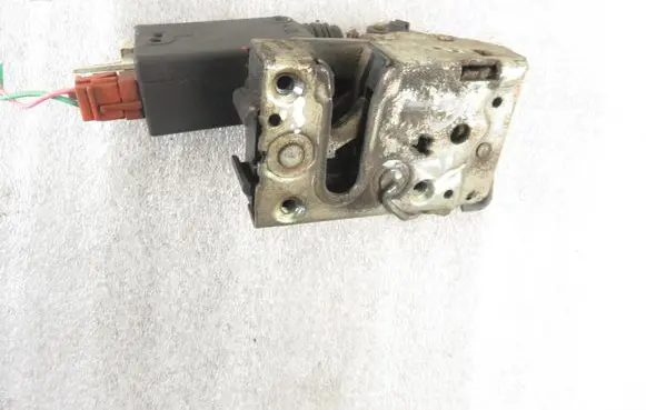 Citroen Saxo Front door lock 
