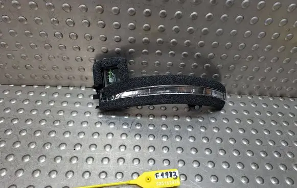 Chrysler Pacifica Mirror indicator light 68318297AA