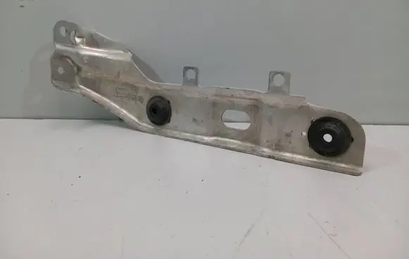BMW 5 G30 G31 G38 Radiator support slam panel bracket 7357222