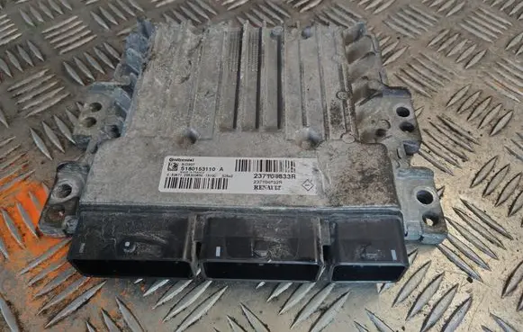 Renault Megane III Engine control unit/module 237104833R S180153110A